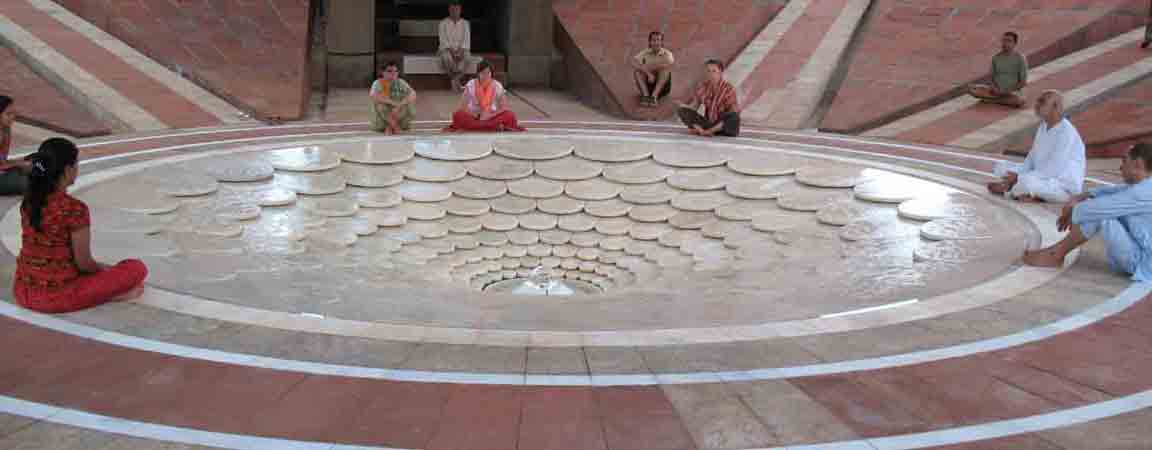 водный лотос Матримандира